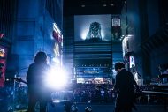 【ライブレポート】新宿・歌舞伎町が白熱！『ブンブンサテライツ “川島道行生誕祭” 新宿歌舞伎町野外フリーライブ』が大盛況で幕 - 画像一覧（7/11）