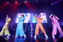 【ライブレポート】モナキ、初Zeppツアーが大盛況！「死ぬまでモナキ4人で頑張っていきたい」