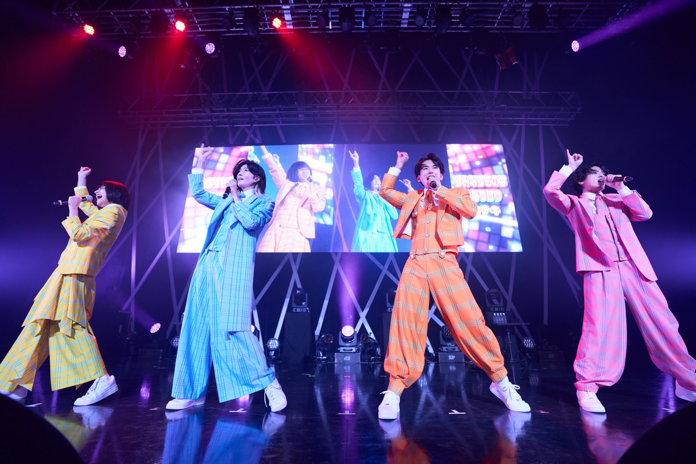 【ライブレポート】モナキ、初Zeppツアーが大盛況！「死ぬまでモナキ4人で頑張っていきたい」