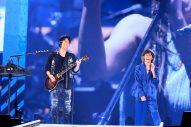 【ライブレポート】福山雅治、B’z稲葉浩志とサプライズ共演！「稲葉さんのボーカルで聴く『HELLO』はいいもんですね」「曲がいいから」 - 画像一覧（2/9）