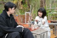 西畑大吾×福本莉子W主演映画『時給三〇〇円の死神』新場面写真解禁！佐倉（西畑大吾）の横で儚げな表情を見せる花森（福本莉子） - 画像一覧（3/4）