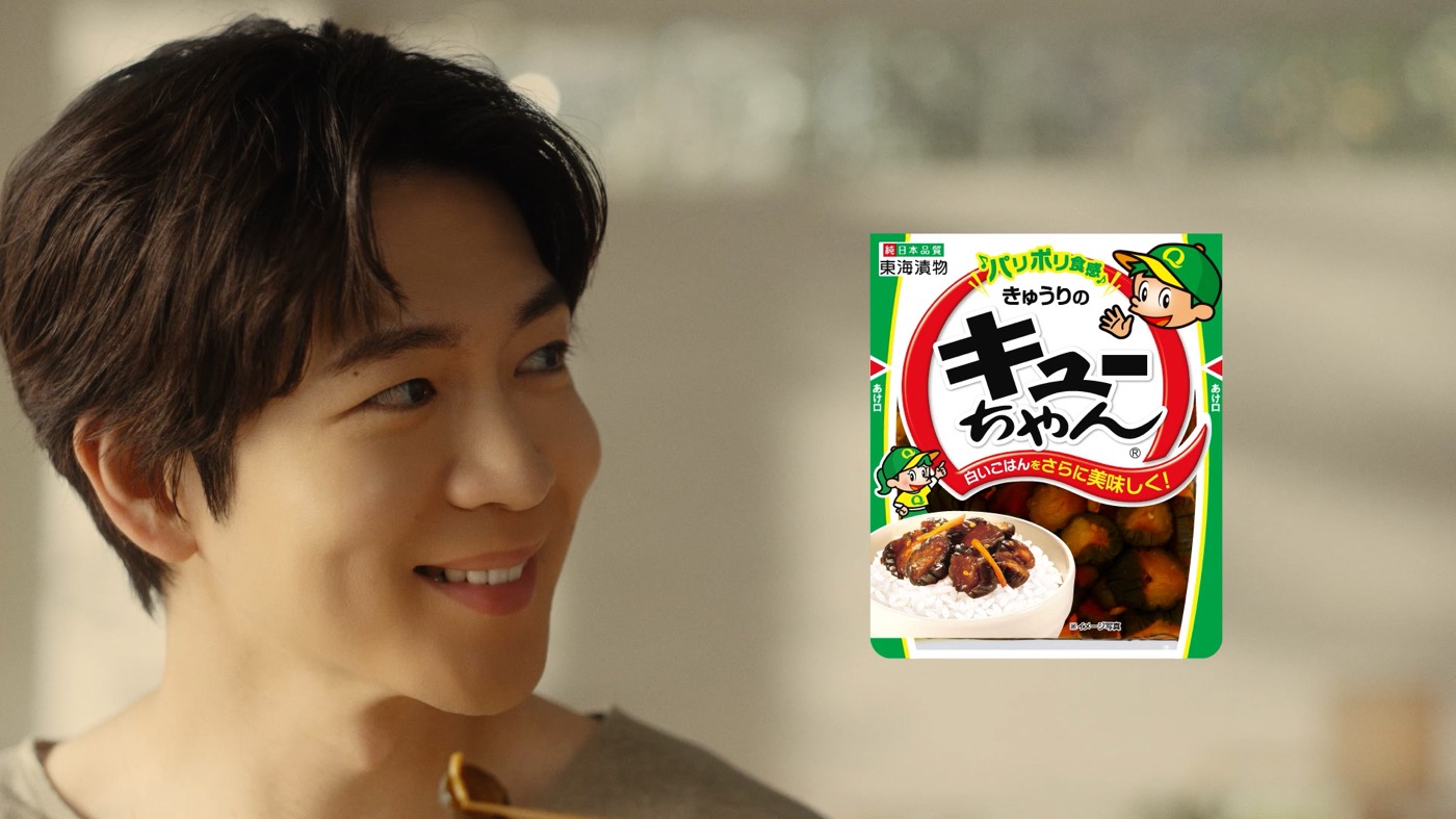 松下洸平のエプロン姿と包丁さばきに注目！「きゅうりのキューちゃん」新CM＆メイキング映像公開