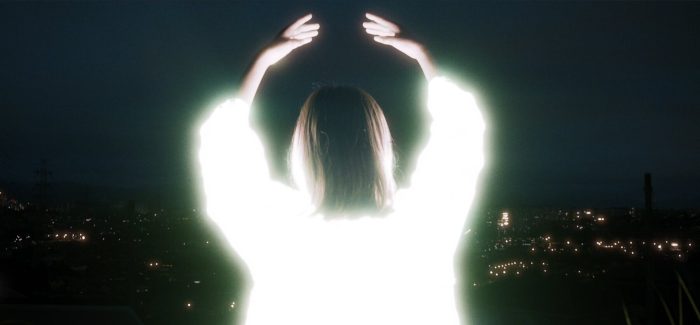 Ayase『dialogue』収録曲より「PLANETS」MV公開！少年と少女が織りなすドラマ仕立ての作品