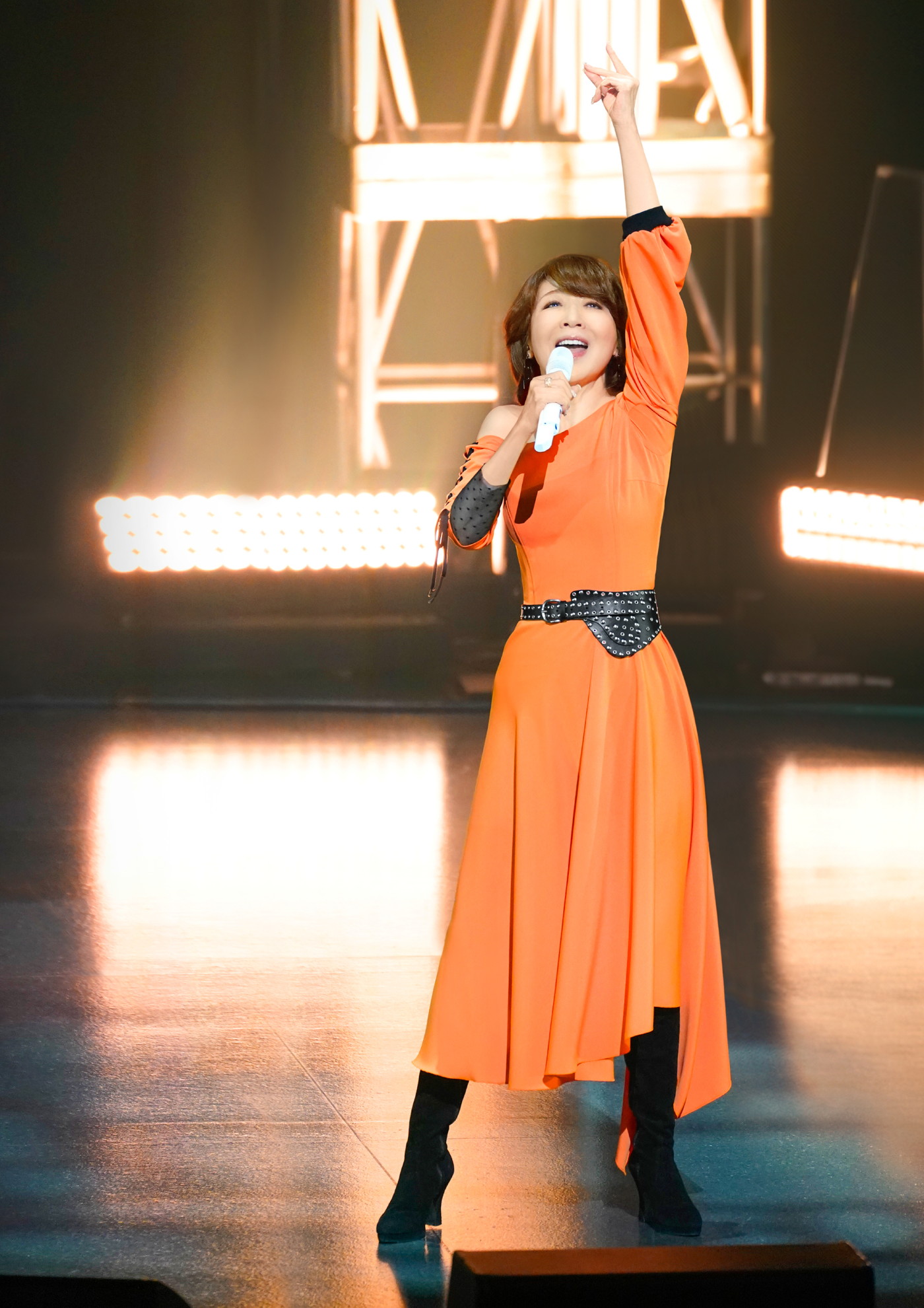 【ライブレポート】伊藤蘭と趣里が母娘共演！ツアー全公演中、唯一紙テープ応援がOKとなった東京公演の模様がWOWOWにて独占放送・配信