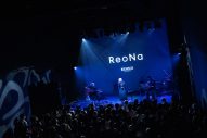 【ライブレポート】ReoNa、デビュー8周年当日に『animate Theater LIVE 2026 ～summer～』で最新曲「Amore」をアコースティック編成で初披露 - 画像一覧（1/14）