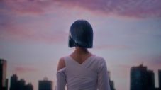 HANA・JISOO、青髪をなびかせ出演する“いち髪”新CMでソロデビュー曲初解禁！メイキング映像も公開 - 画像一覧（10/11）
