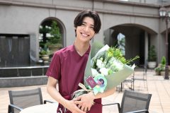 timelesz松島聡が産婦人科医を演じる『ファーストクライ 母子救命救急班』主演比嘉愛未をはじめ、母子救命救急班がクランクアップ