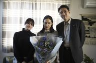 松村北斗×今田美桜W主演映画『白鳥とコウモリ』晴れやかな表情が収められたクランクアップ写真解禁 - 画像一覧（2/7）
