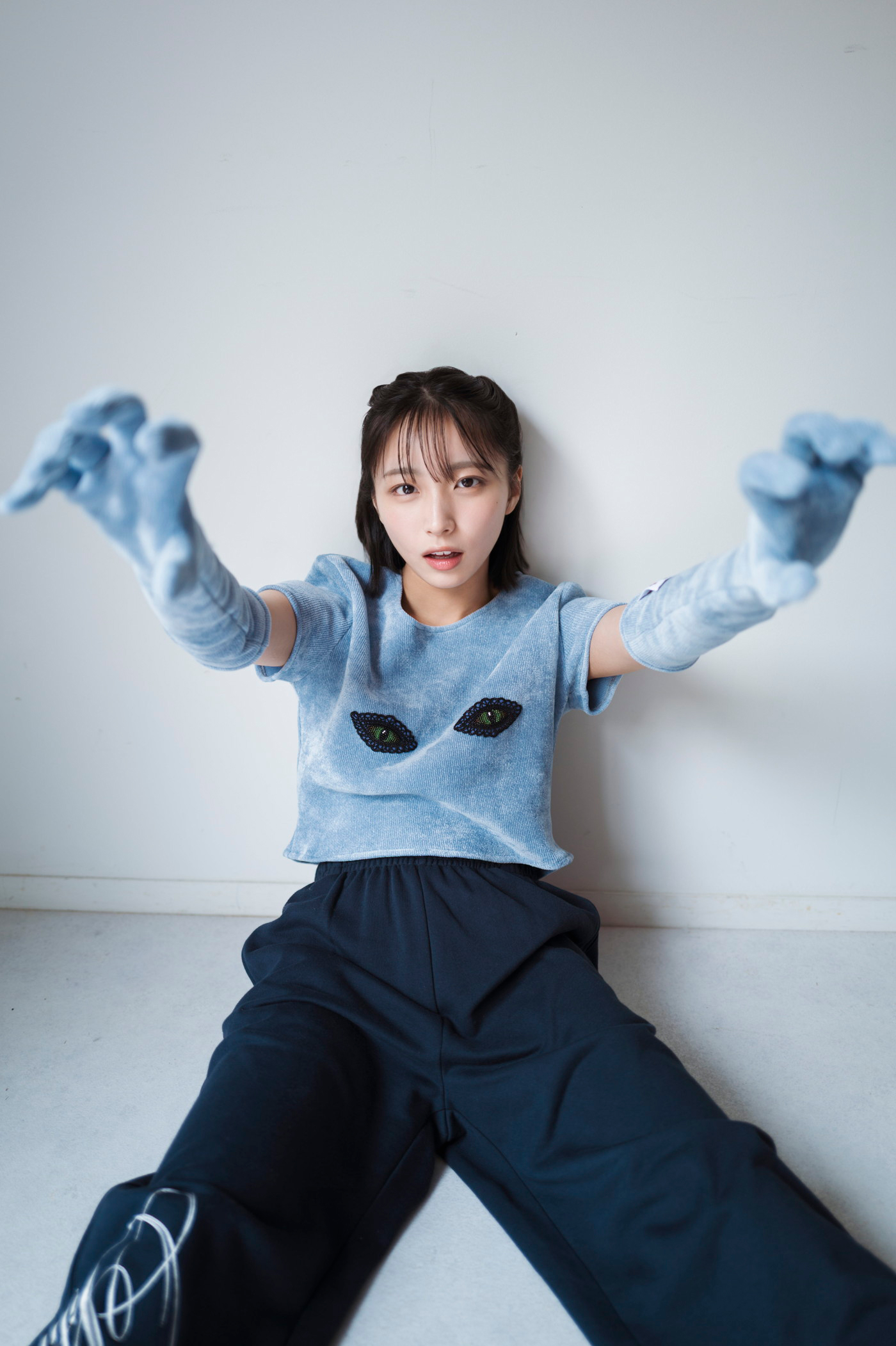 “まなみん”が地球を侵略!?日向坂46大野愛実が『B.L.T.11月号』の表紙・巻頭に登場