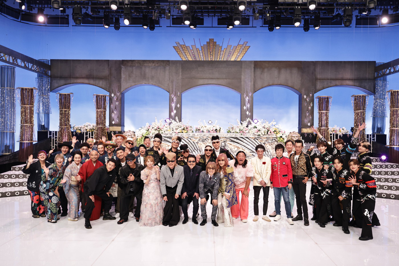 綾小路翔がMCを務める『深夜喫茶スジガネーゼ』が一夜限りの復活！THE ALFEE、秋山竜次（ロバート）らが登場