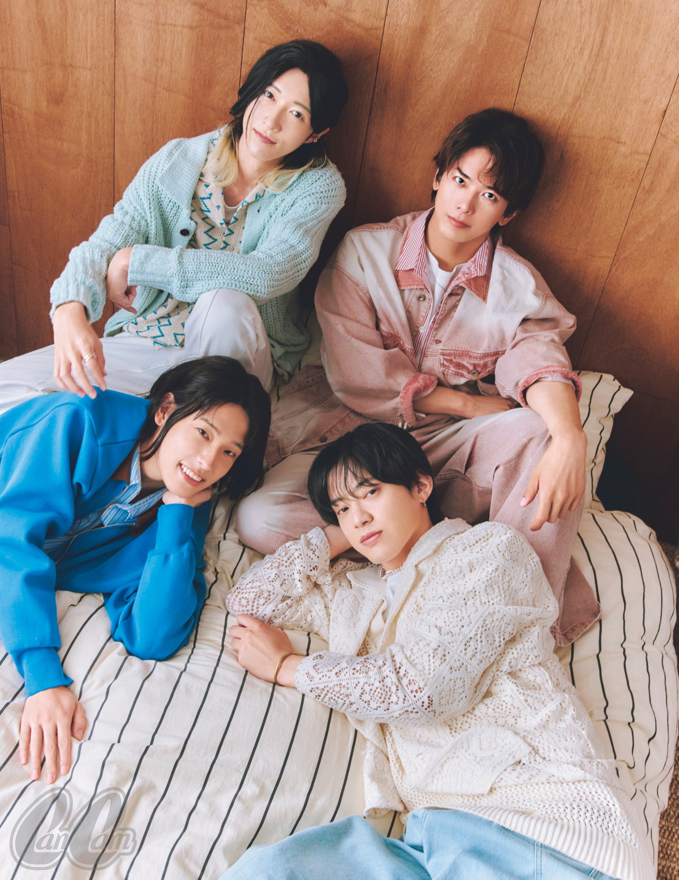 モナキ4人で『CanCam』初登場！チルな“OFF時間”を独占撮り下ろし