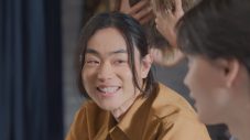 神木隆之介＆菅田将暉、au新TVCMに本人役で登場！「メタ的な要素が斬新」（神木）「世界を壊しに行ってるからね」（菅田） - 画像一覧（3/8）