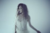 JUJU、テレビ『夜の音 -TOKYO MIDNIGHT MUSIC-』で披露した「夏蝉」パフォーマンス映像を期間限定公開 - 画像一覧（1/2）