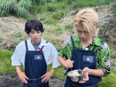 timeleszが「伊豆多賀温泉海上花火大会」と一夜限りのSPコラボ！浴衣姿のメンバーが「消えない花火」を歌唱 - 画像一覧（1/2）