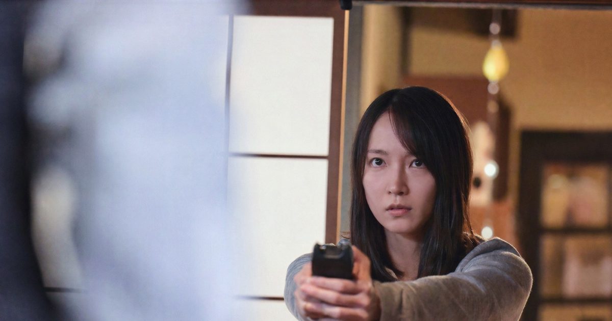 5人の女たちが北村匠海に死に物狂いで飛びかかる！映画『シャドウワーク』倒されても、ひるんでも、猛然と食らいつく、壮絶な乱闘シーン公開