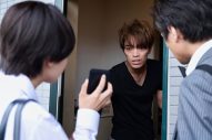 5人の女たちが北村匠海に死に物狂いで飛びかかる！映画『シャドウワーク』倒されても、ひるんでも、猛然と食らいつく、壮絶な乱闘シーン公開 - 画像一覧（9/11）