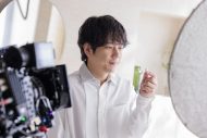 二宮和也、“キシリトール”デザインのバースデーケーキに満面の笑み！CM撮影現場でサプライズ - 画像一覧（7/9）