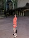 【レポート】WONHEE（ILLIT）、パリ・ファッションウィークに優雅な魅力溢れる衣装を身にまとって登場 - 画像一覧（1/4）