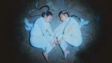 双子姉妹ユニットweak.butterfly、3rdシングル「blue love」リリース＆美しく幻想的なMV公開 - 画像一覧（3/5）