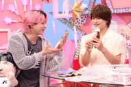 佐久間大介『サクサクヒムヒム』でリカちゃんを深堀り！興味津々に触れるACEes浮所飛貴に「そんな変形ロボみたいに！」 - 画像一覧（2/3）