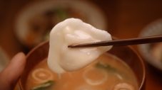 Snow Man深澤辰哉＆渡辺翔太が、水餃子入り味噌汁をパクパク！「めちゃくちゃあり！」 - 画像一覧（5/8）