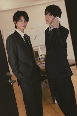原因は自分にある。小泉光咲＆杢代和人『Oggi』で“理想の後輩社員”に扮してスーツ姿を披露！お互いの意外な一面や仕事に対する姿勢も明らかに