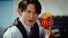 岡田准一×髙石あかり、マクドナルド新CMで初共演！刑事ドラマさながらの大迫力アクションシーンを披露 - 画像一覧（13/29）