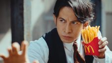 岡田准一×髙石あかり、マクドナルド新CMで初共演！刑事ドラマさながらの大迫力アクションシーンを披露 - 画像一覧（16/29）