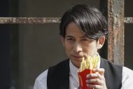 岡田准一×髙石あかり、マクドナルド新CMで初共演！刑事ドラマさながらの大迫力アクションシーンを披露 - 画像一覧（27/29）