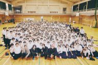 【レポート】[Alexandros]メンバー母校の中学特別授業にサプライズ登場！恋愛相談にエールも - 画像一覧（2/7）