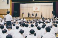【レポート】[Alexandros]メンバー母校の中学特別授業にサプライズ登場！恋愛相談にエールも - 画像一覧（3/7）