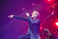 【ライブレポート】吉川晃司、代々木2daysに2万人が集結！シンバルキックと大合唱で飾ったツアーファイナル - 画像一覧（1/10）