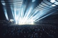 【ライブレポート】吉川晃司、代々木2daysに2万人が集結！シンバルキックと大合唱で飾ったツアーファイナル - 画像一覧（5/10）