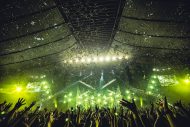 【ライブレポート】吉川晃司、代々木2daysに2万人が集結！シンバルキックと大合唱で飾ったツアーファイナル - 画像一覧（7/10）