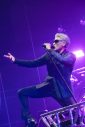 【ライブレポート】吉川晃司、代々木2daysに2万人が集結！シンバルキックと大合唱で飾ったツアーファイナル - 画像一覧（8/10）