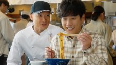 松岡昌宏と二宮和也がTVCM初共演！二宮が「もう戻れないです」とコメントする丸亀製麺の新TVCMが11月より全国で放送開始 - 画像一覧（1/6）