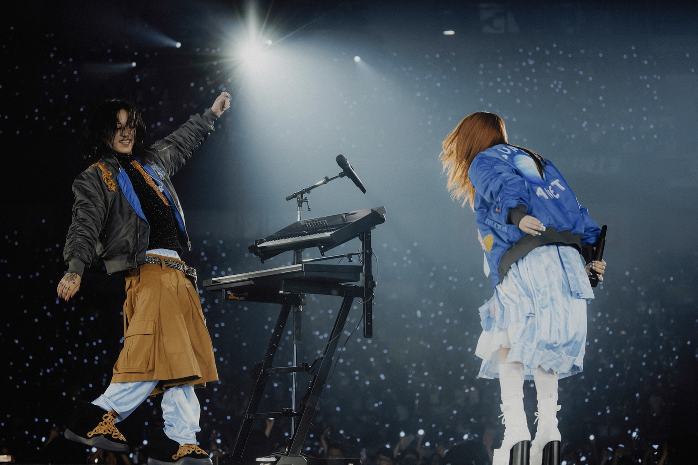 【ライブレポート】YOASOBI、「咲き誇れ」をバンド演奏で初披露＆新曲「KILLA」も初公開！ドーム＆スタジアムツアー『超惑星』開幕
