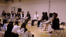 ≠MEのドキュメンタリー番組に“伝説のセンター”前田敦子がサプライズ登場！過酷なエンタメ業界を生き抜く秘訣を語る - 画像一覧（2/5）