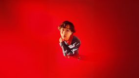 【歌詞考察】AKASAKI「Bunny Girl」とはどんな曲？ 歌詞解説から意味を紐解く。詳細プロフィールも