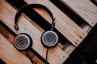 【2026年最新】エモい曲20選！夜に聴きたくなる曲から心揺さぶられる定番、ドライブで浸れる曲まで網羅 - 画像一覧（1/2）