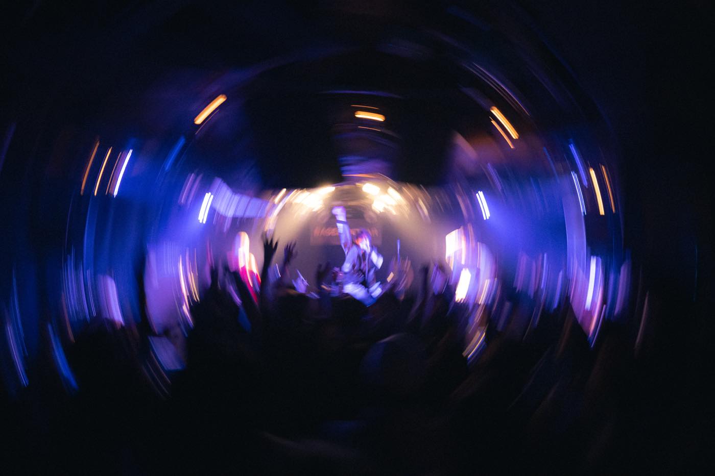 【ライブレポート】akailull、z²、Nemurimachi、夜と私のことが彩った『月刊キャノンボール』――下北沢に刻まれた熱い一夜